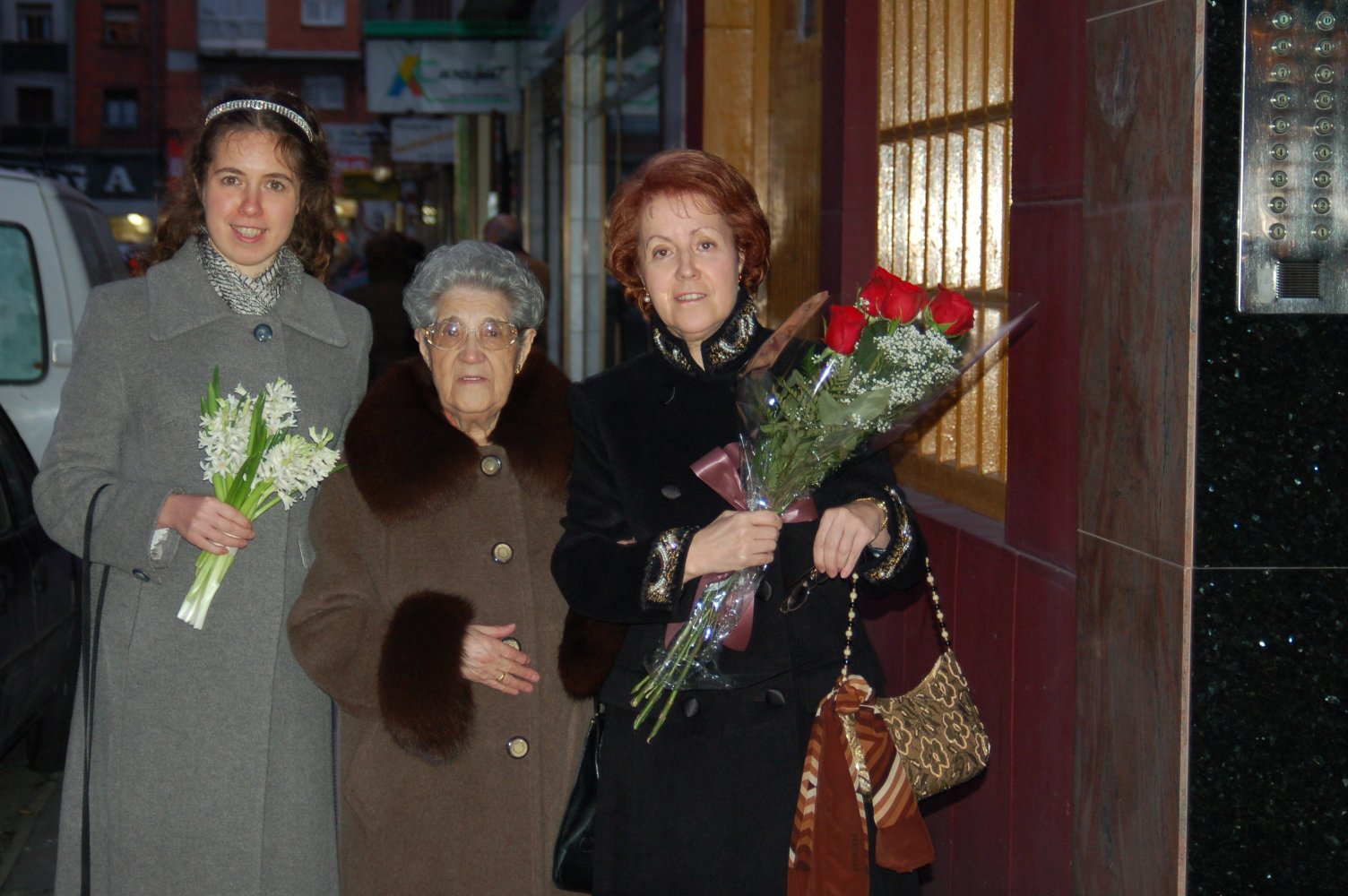 Lenka, Doña Fidela, y Aurora