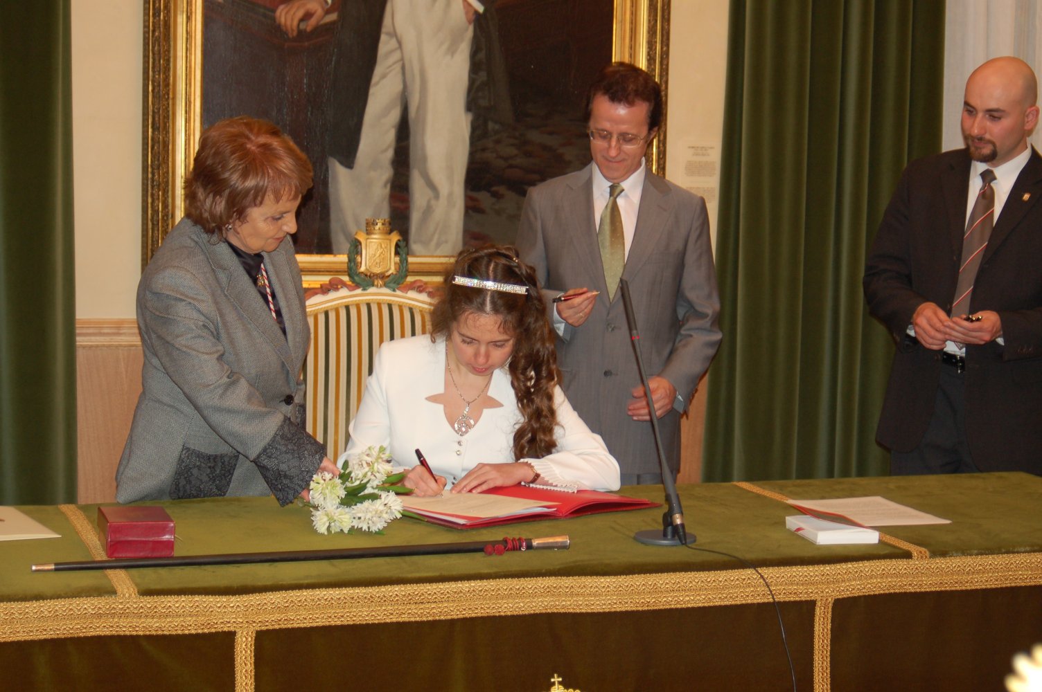 Alcaldesa, Lenka, Antonio, y consejal
