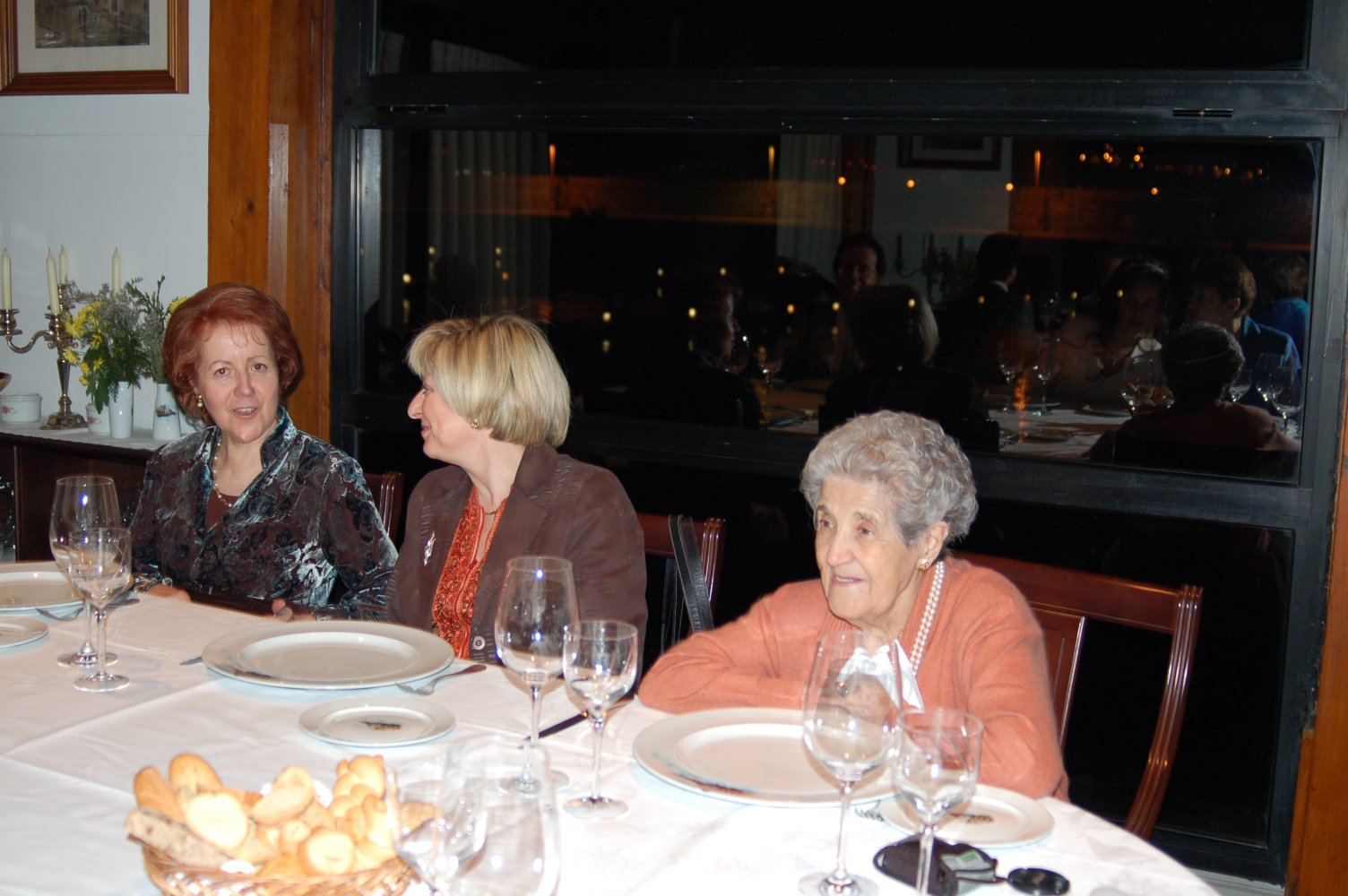Aurora, Luisa, y Doña Fidela
